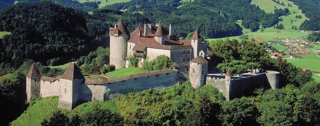 From Geneva: Gruyères Cheese & Chocolate Full-Day Trip