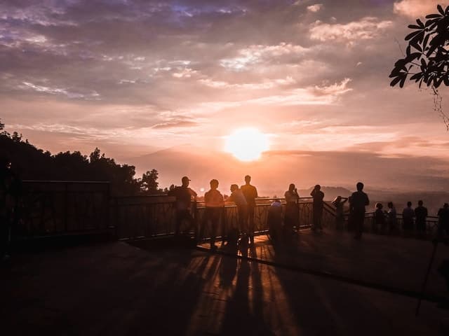 Yogyakarta: Setumbu Sunrise Borobudur Climb-up and Prambanan