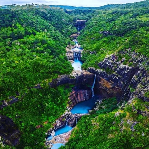 Mauritius: 7 Waterfalls Hike with Lunch and Hotel Transfers