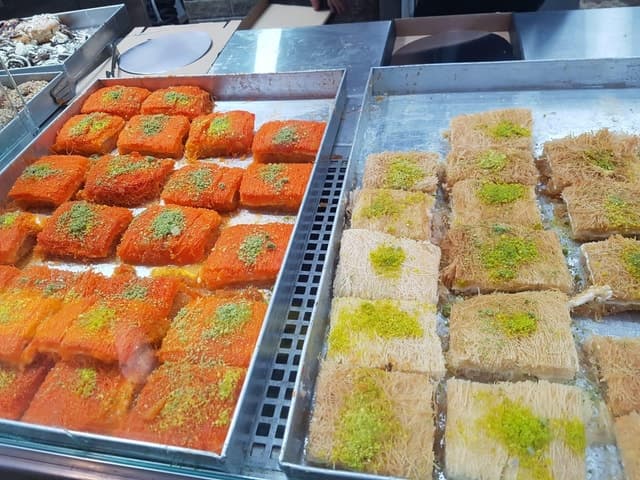Jerusalem: Private Old City Walking Tour and Market Tastings