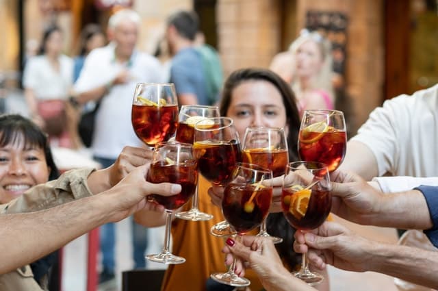 Bilbao: Basque Food Tour and Wine Tasting with Guide