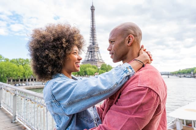 Iconic Eiffel Tower Photoshoot: Capture Your Paris Moment