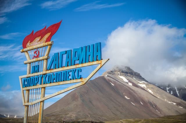 From Longyearbyen: Pyramiden Private Photo Tour w/ Transfer