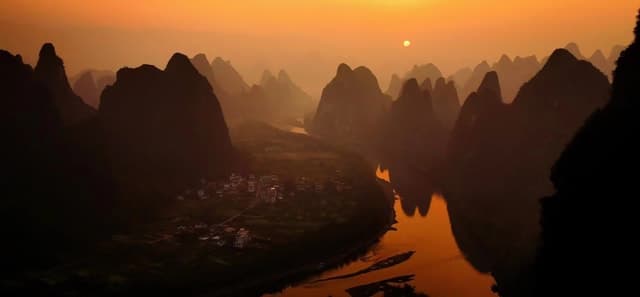 Yangshuo/Guilin: Full- or Half-Day Xianggong Hill Sunrise