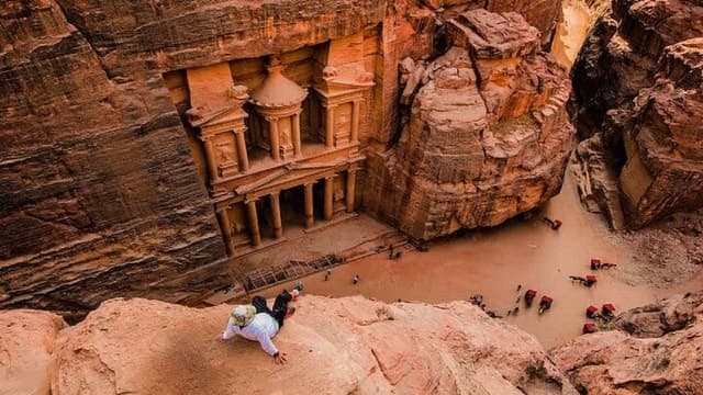 Amman: Petra, Wadi Rum, Pink Lake and Dead Sea 2-Days Tour