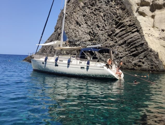 Adamantas: Kleftiko Sailing Cruise with Meal and Swim Stops