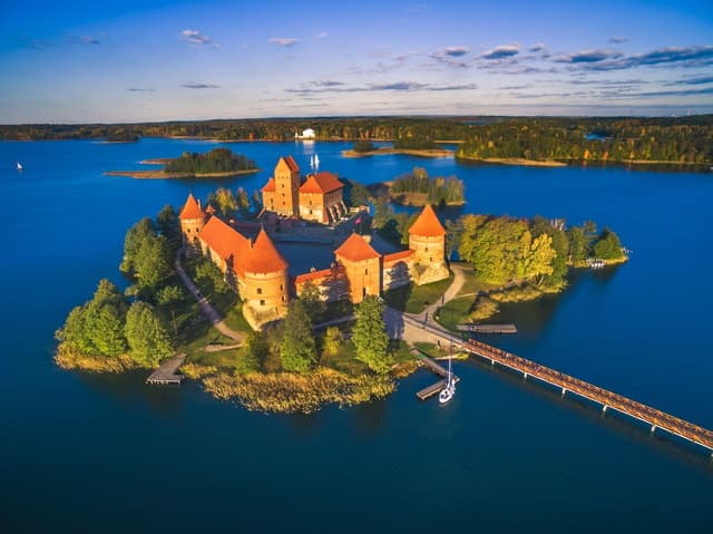 From Vilnius: tour to Trakai with kybynai tasting