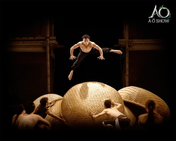 Must-see cultural show in HCMC: À Ố Show Bamboo Cirus