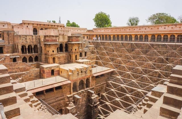 Transfer Agra to Jaipur Via Fatehpur Sikri & Stepwell
