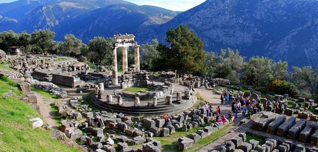 From Athens: Exclusive Private Tour of Delphi & Osios Loukas