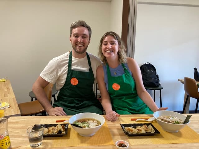 Osaka: Ramen and Gyoza Cooking Class in Dotonbori