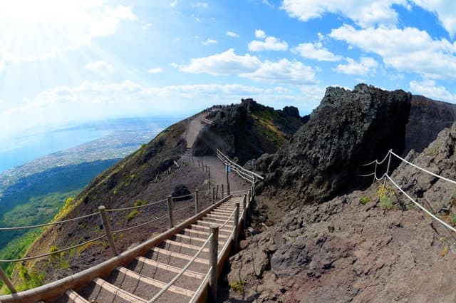 From Pompeii/Naples: Vesuvius Easy Transfer and Entry Ticket