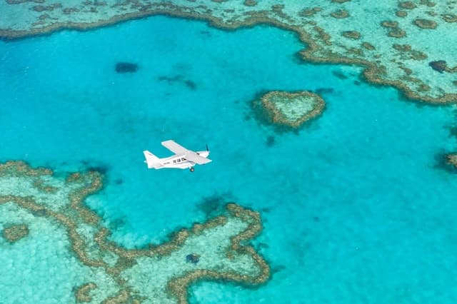 Airlie Beach: Whitsundays & Heart Reef Scenic Flight