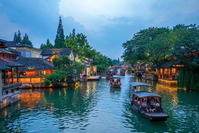 Shanghai: Private Shanghai & Zhujiajiao Tour with Lunch