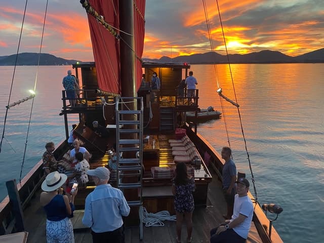 Hua Hin: Siamtara Sunset Sailing Dinner Cruise with Pickup