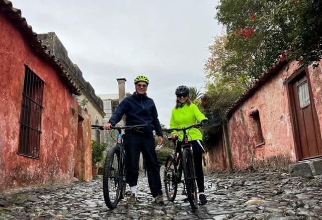 Colonia del Sacramento: Guided Bike Tour Experience
