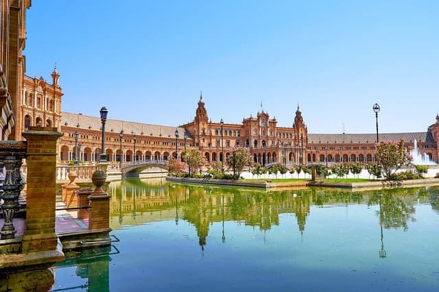 Seville: Small-Group City Highlights Walking Tour
