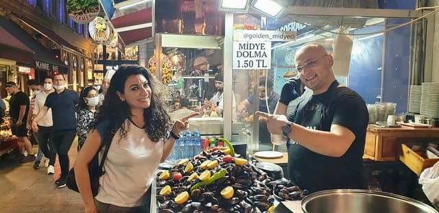 Istanbul Culinary Tour: Local Hotspots & Gourmet StreetFoods