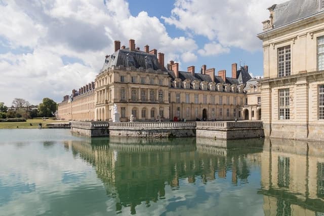 Private tour to Chateaux of Fontainebleau from Paris