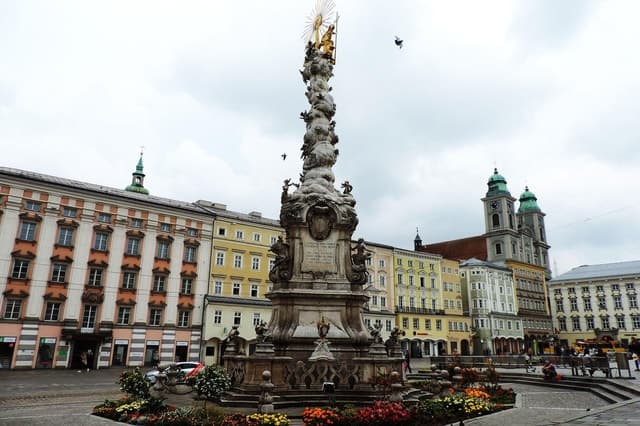 Best Linz Walking Tours: Explore Top City Attractions