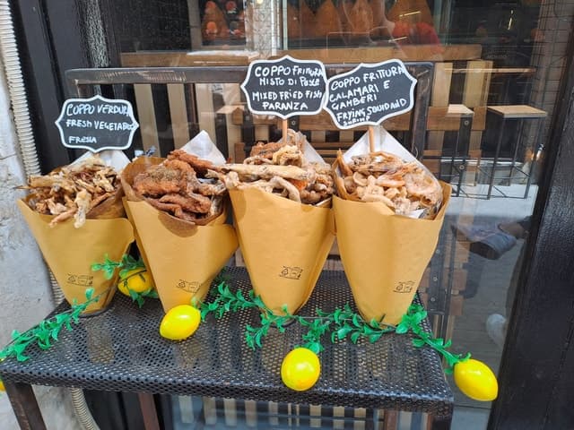 Syracuse: Street Food Walking Tour in Ortigia with Tastings