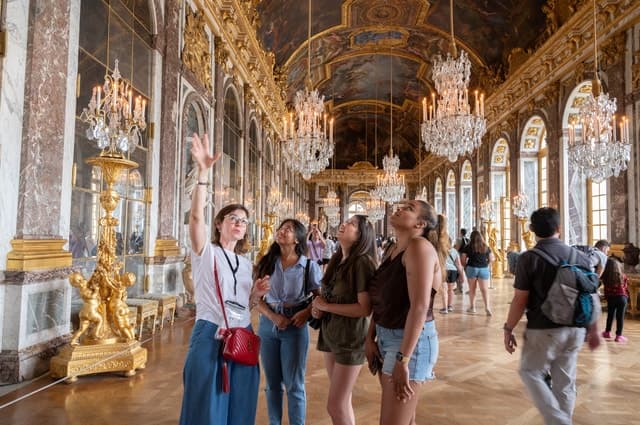 Skip-the-Line Versailles Palace & Garden Tour with Transport
