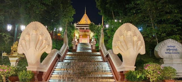 Phnom Penh: City Sights Evening or Half day Tour by Tuk Tuk