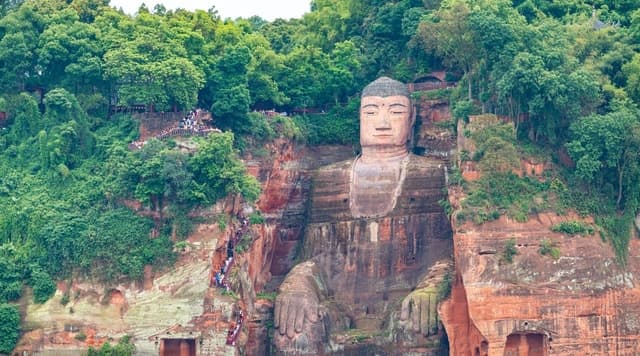 Private Tour: Discovering Pandas & the Majestic Giant Buddha
