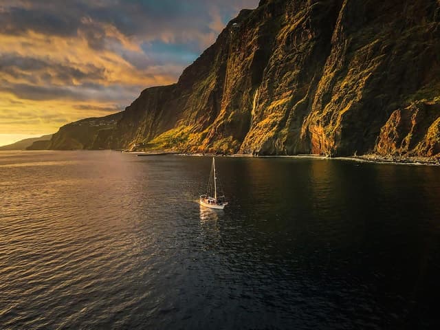 Funchal: Sunset Sailing Tour