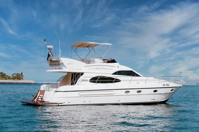Dubai: Private Luxury Yacht Tour on a 50-Foot Yacht