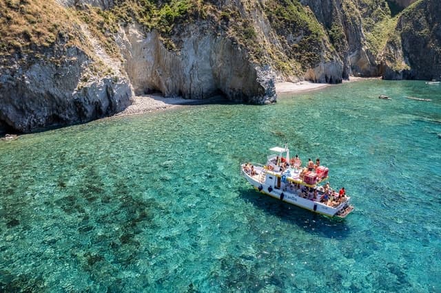 Palmarola: Boat tour with lunch on board
