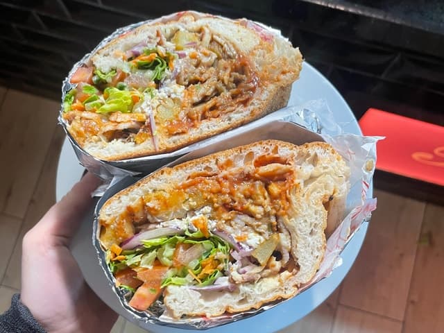 Berlin: Guided Street Food Tour with Tastings