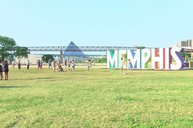 Memphis: Hop-On Hop-Off Sightseeing Bus Tour with 9 Stops
