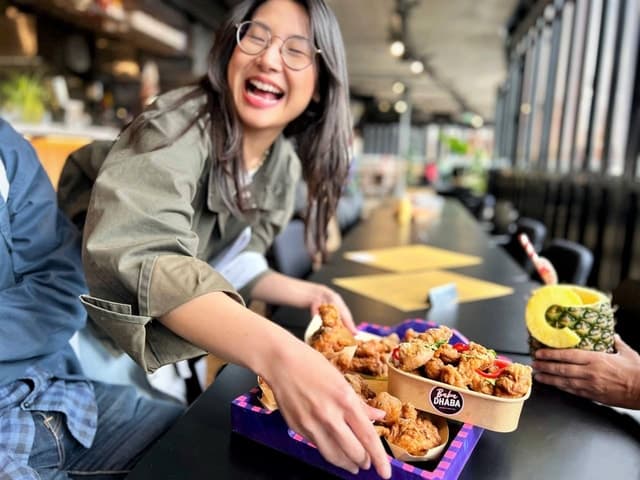 London: Camden Market Food Tour with 7 Street Food Tastings