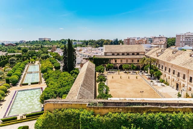 Córdoba: Jewish Quarter, Mosque, and Alcázar Tour