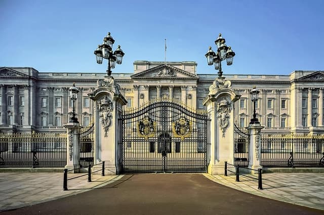 Experience Royal Grandeur: Buckingham Palace State Rooms