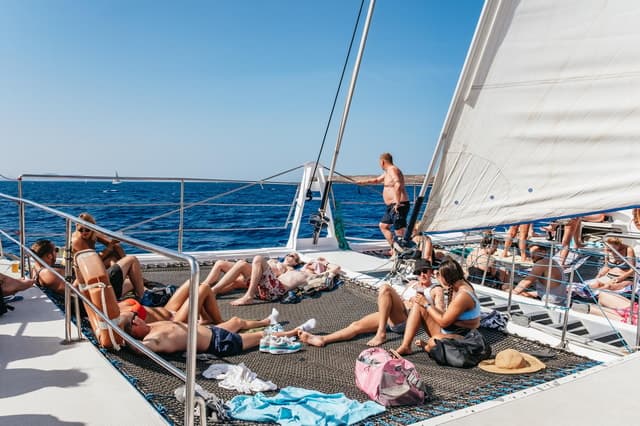 Unforgettable Papagayo Catamaran Cruise & Snorkeling Tour