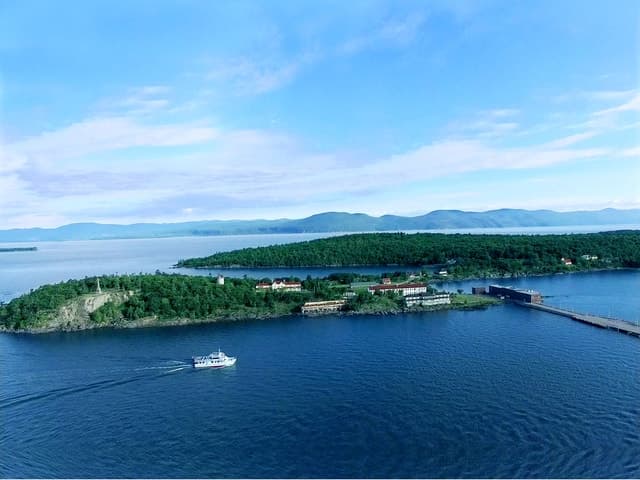 Historic Grosse-Île Island Boat Tours in Quebec City