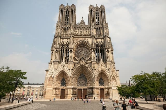 Best Reims Walking Tours: Explore History & Champagne