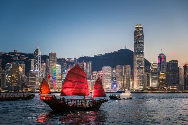 Hong Kong: Dukling, Antique Boat Tour in Victoria Harbour