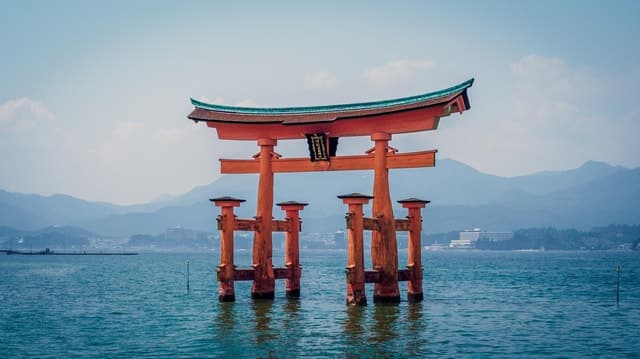 Hiroshima: Miyajima Peace Memorial Icons of Peace and Beauty