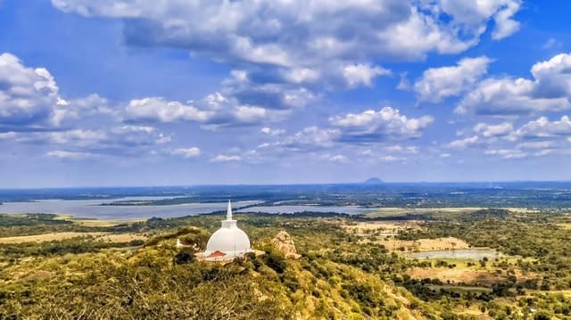 Mihintale: Tuk-Tuk Tour with Audio Guide from Anuradhapura