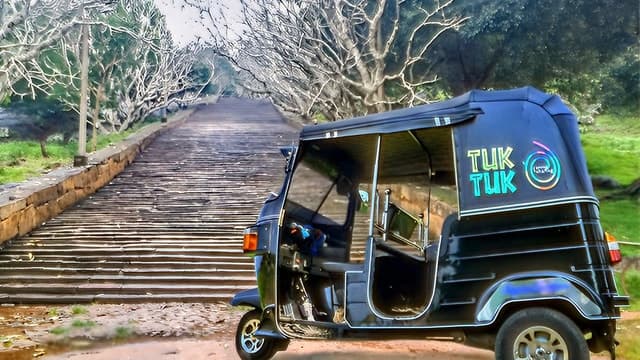 Mihintale: Tuk-Tuk Tour with Audio Guide from Anuradhapura