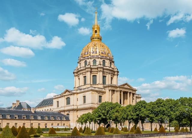 Explore Napoleon's Legacy: Les Invalides Paris Tours