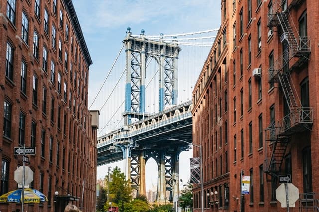 NYC: Brooklyn, Bronx, Queens Sightseeing Bus Tour