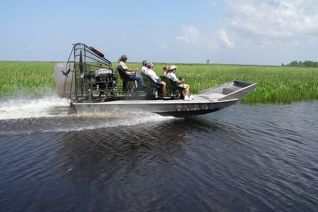 New Orleans: Destrehan Plantation & Swamp Airboat Combo Tour