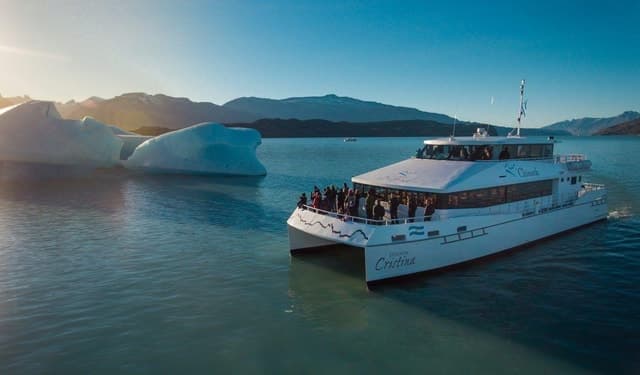 El Calafate: Glacier Cruise & Trekking at Estancia Cristina