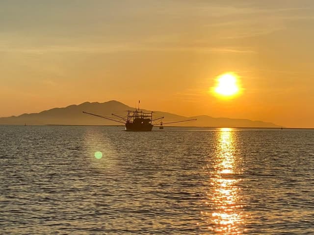 Hoi An: Thu Bon River Sunrise Cruise & Duy Hai Fish Village