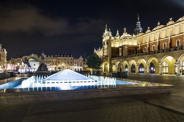 Krakow: Skip-the-Line Rynek Underground Museum Guided Tour