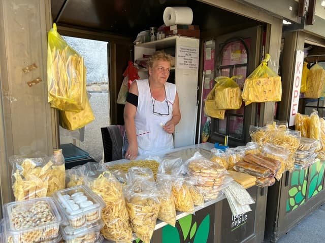 Belgrade: Street Food and Drinks Tour with 20+Tastings